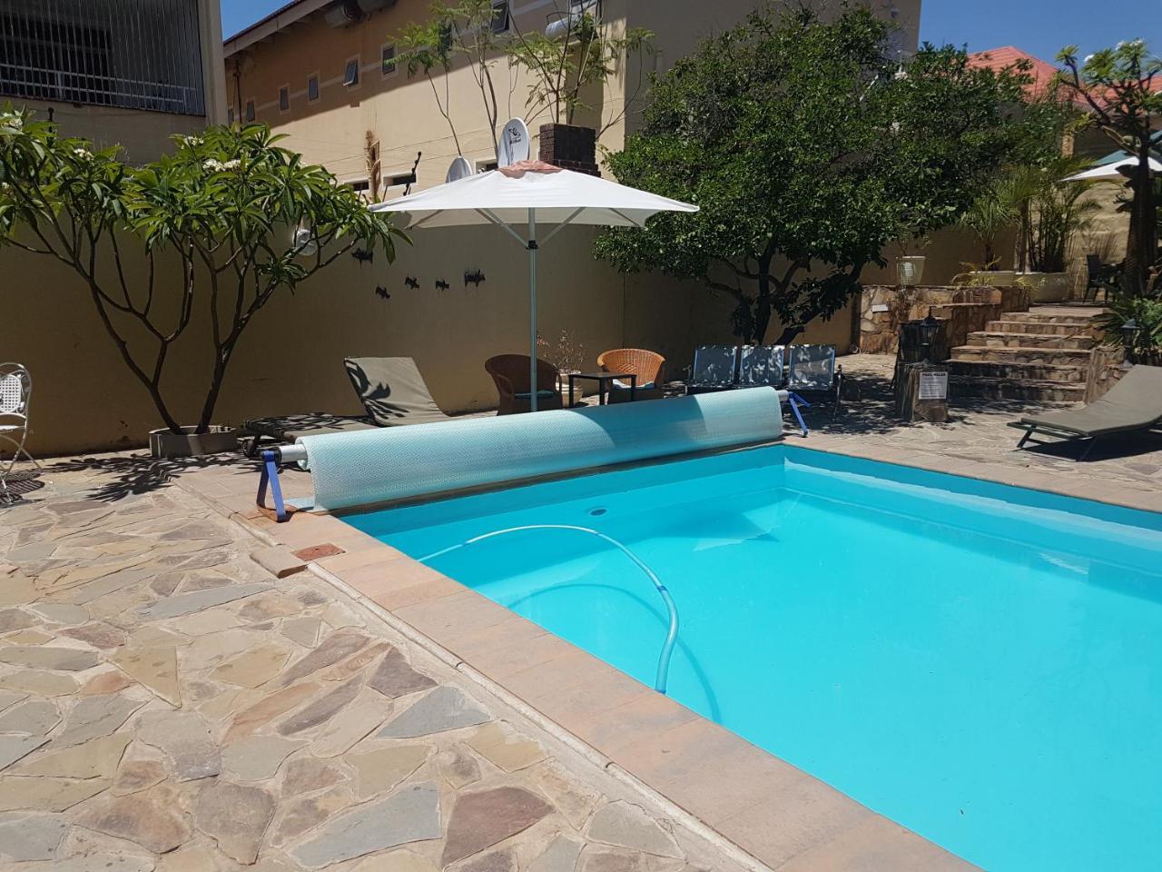 Hotel Pension Steiner Windhoek Exteriör bild