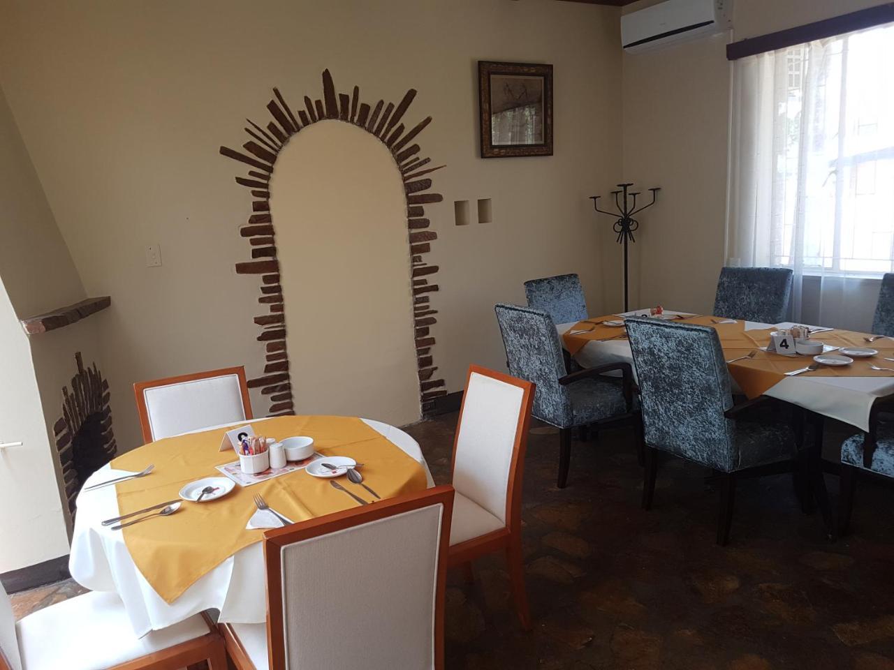 Hotel Pension Steiner Windhoek Exteriör bild