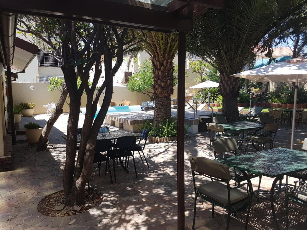 Hotel Pension Steiner Windhoek Exteriör bild