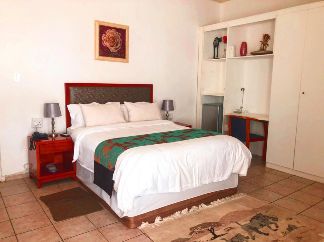 Hotel Pension Steiner Windhoek Exteriör bild