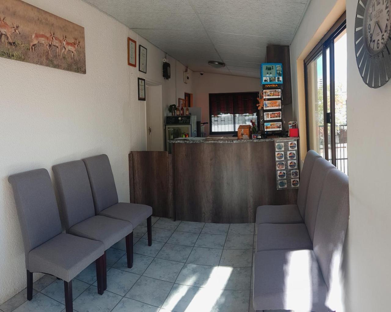 Hotel Pension Steiner Windhoek Exteriör bild