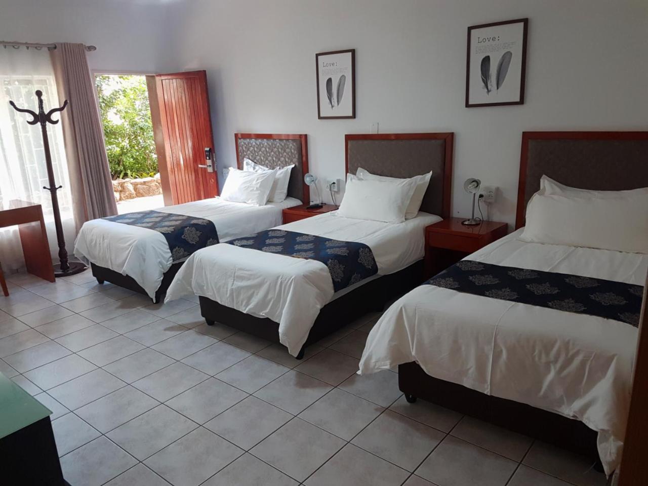 Hotel Pension Steiner Windhoek Exteriör bild