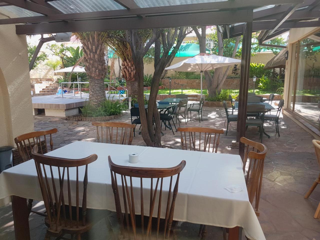 Hotel Pension Steiner Windhoek Exteriör bild