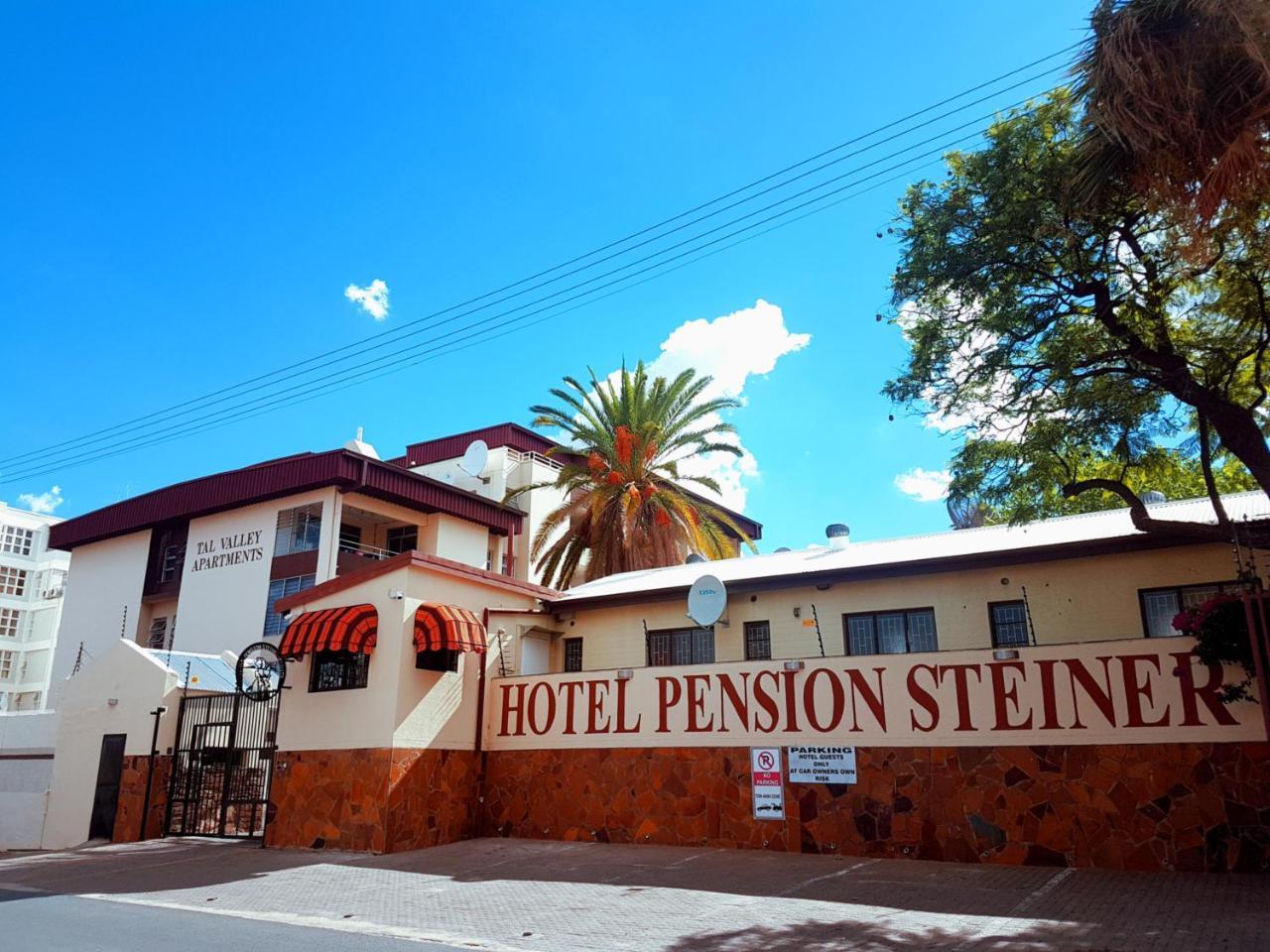 Hotel Pension Steiner Windhoek Exteriör bild