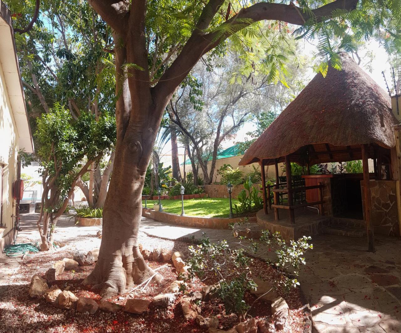 Hotel Pension Steiner Windhoek Exteriör bild